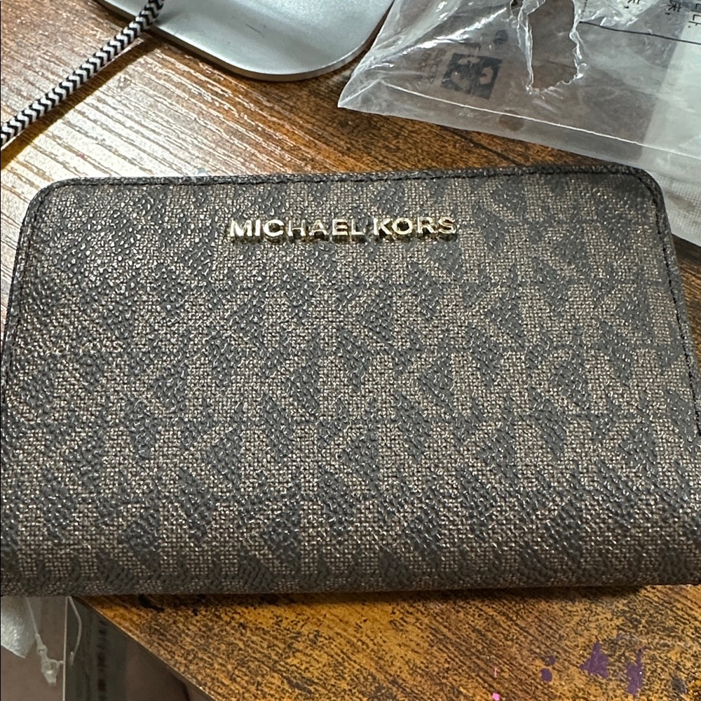Michael Kors Small Zipped Wallet